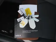 Kia EV3 GT-Line 81.4 kWh | Stuur-/stoelverwarming | Schuifdak | Camera | Dodehoek detectie | Elek. stoelverstelling | 19' LM | LED | Telefoonlader |