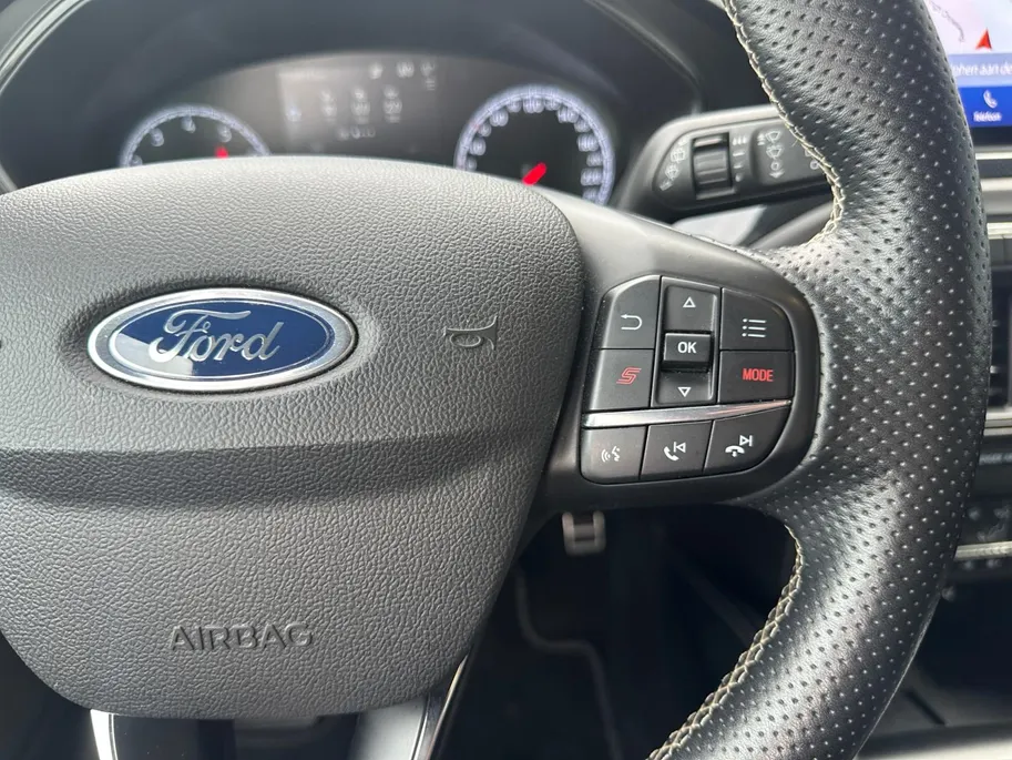 Ford Focus 2.3 EcoBoost ST-3 | 280 PK | Launch control | Recaro stoelen | 19' inch lichtmetalen velgen | Apple carplay & Android auto | Parkeersensor voor en achter | Achteruitrijcamera | Bang & Olufsen audio | Winter pack | Cruise control | Bovag garantie |