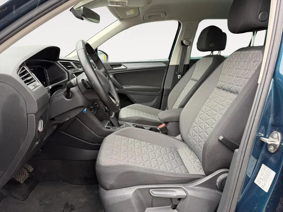Volkswagen Tiguan 1.4 TSI HYBRIDE, | Metallic | LM velgen | NU Rijklaarprijs! Incl.12 Maanden, APK, Onderhoudsbeurt etc! Premiumpakket gratis!