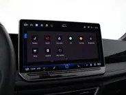 Volkswagen Tiguan 1.5 eHybrid 272pk DSG R-Line Edition · Panoramadak · 360 Camera · Harman Kardon Audio · Inklap. Trekhaak · Matrix LED · Head-Up Display · Keyless · Garantie t/m 19-11-2030 of 100.000km