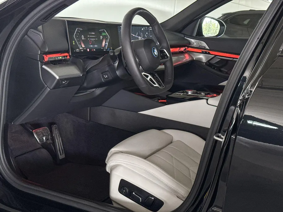 BMW 5 Serie Touring 550e xDrive