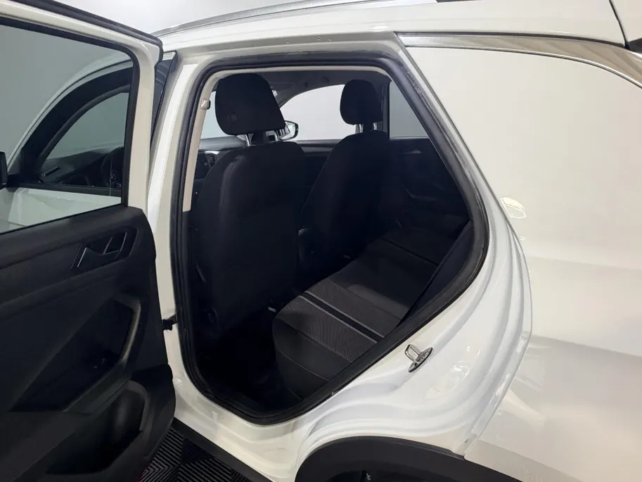 Volkswagen T-Roc 110PK TSI Style | Trekhaak 1300KG Trekgewicht | Navigatie | Cruise Control Adaptief | Climate Control | Camera | Parkeersensoren | Lichtmetalen Velgen | Armsteun |