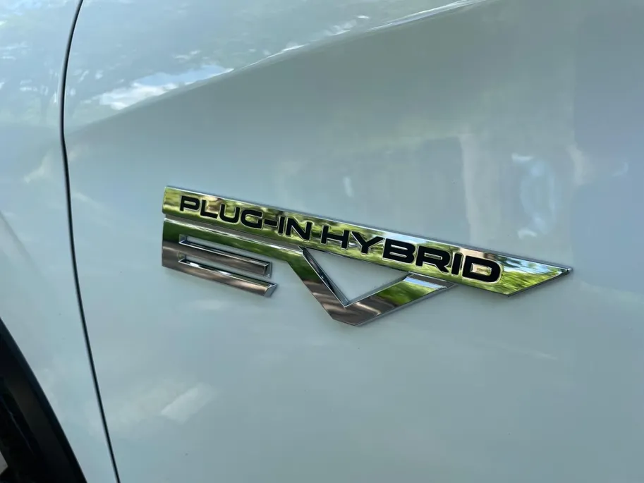 Mitsubishi Outlander 2.4 PHEV First Edition | NAVI | 4X4 | YAMAHA GELUID | LEER/ALCANTARA | DUAL CLIMATE |