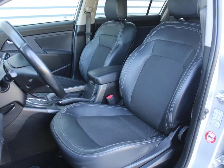 Kia Sportage 2.0 X-ecutive Plus Pack | Trekhaak | 17' LM | Parkeersensor achter | Half leer/stof | Navi Pioneer incl. Apple CarPlay/Android Auto | Cruise | Clima | Automaat |