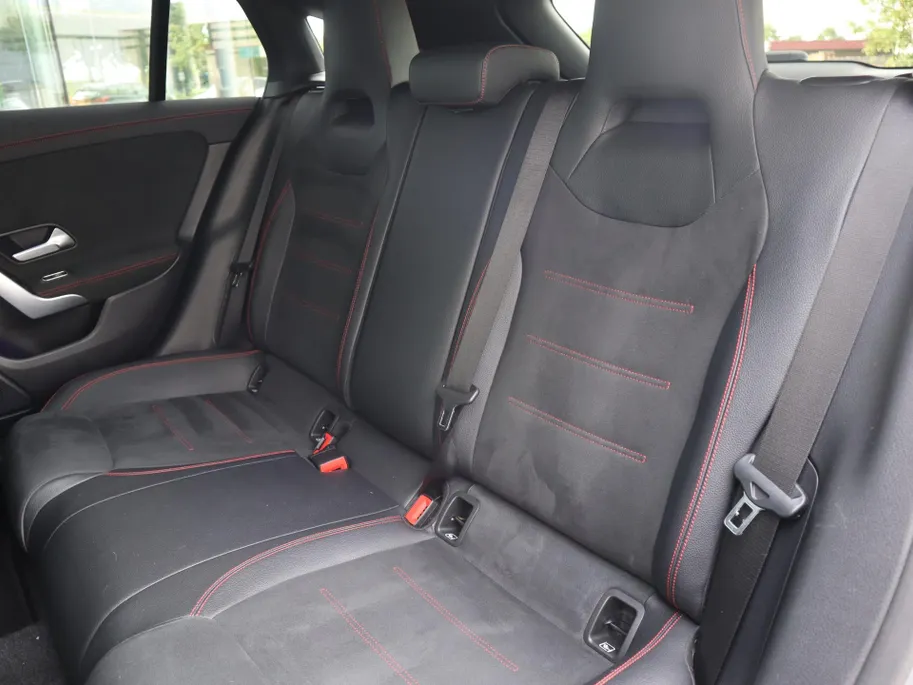 Mercedes-Benz CLA Shooting Brake 250 e Premium l Panoramadak l Stoelverwarming l Achteruitrij camera