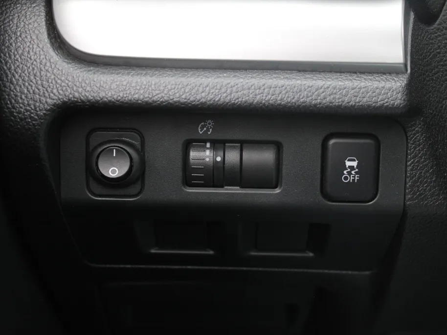 Subaru Forester 2.0 Luxury Plus | Trekhaak | Camera | Stoelverwarming | Schuifdak | 17' LM | Clima | Xenon | Parkeersensor v+a | All seasons |