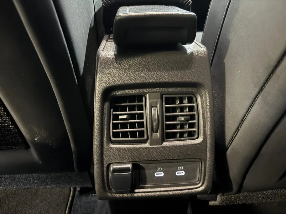 Renault Captur 160PK E-Tech Full Hybrid Esprit Alpine Automaat | DEMO | Sidebars | Adaptive Cruise Control | Camera | Digital Cockpit | Apple CarPlay/Android Auto | Climate Control | Parkeersensoren | Lichtmetalen Velgen |