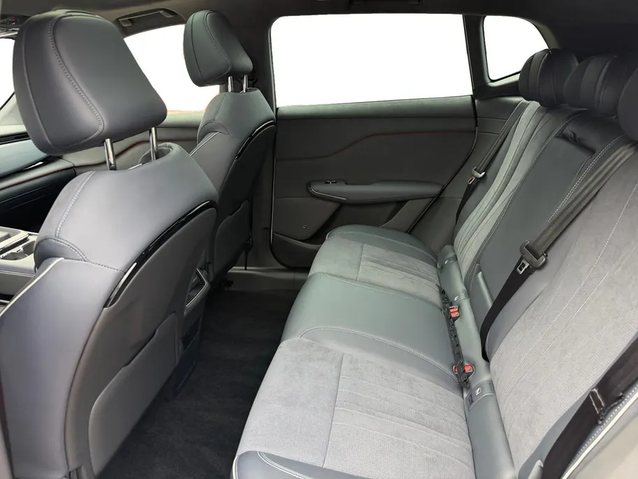 Voyah Courage Performance Edition 80 kWh Full Option | Open dak | 360* Camera | Head Up Display | Adaptief Cruise Control | Stoel koeling,-verwarming & massage| 435 PK |