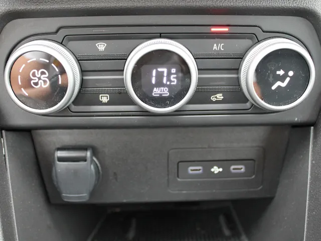 Dacia Sandero Eco-G 120 Journey | Climate Control | Stoelverwarming | Apple Carplay & Android Auto | DEMO VRAAG NAAR DE BESCHIKBAARHEID