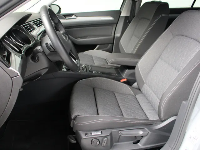 Volkswagen Passat Variant 1.5 TSI Business Navigatie | IQ-Light | 360 Camera | Lichtmetalen Velgen