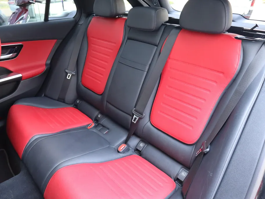 Mercedes-Benz C-Klasse Estate 300 e AMG Line l Trekhaak l Panoramadak l stoelverwarming l Leder