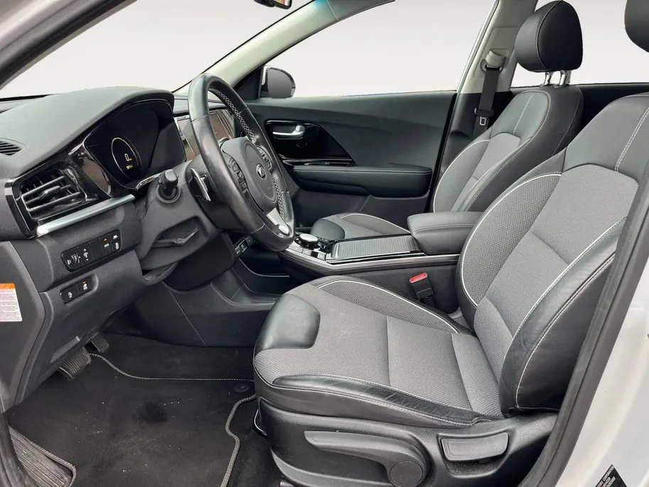 Kia e-Niro DynamicPlusLine 64 kWh | Elektrisch schuifdak | Keyless entry | Stoelverwarming