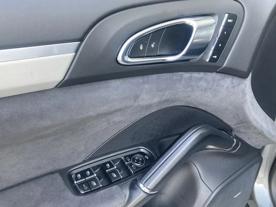 Porsche Cayenne 3.6 GTS 441 pk automaat Panoramadak - Alcantara Leder - Navigatie - Bose Audio - 21inch LM  - volledig onderhouden