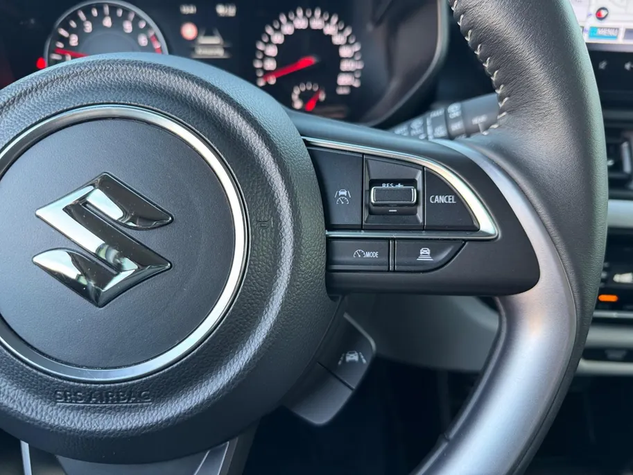 Suzuki Swift 1.2 Style Smart Hybrid | Apple Carplay/Android Auto | Achteruitrij Camera | Adaptive Cruise Control | All-Season | BLISS | LED | LMV 16' | Stoelverwarming |