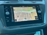 Volkswagen Tiguan 1.4TSIeHybrid/150PK R-Line Business+ · Panoramadak · Leder · Trekhaak · Camera · Apple/Android Car Play
