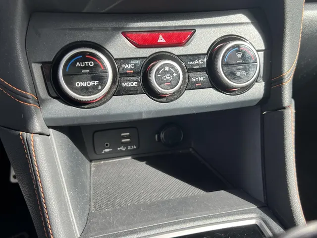 Subaru XV 2.0i e-BOXER Premium Automaat | Apple Carplay & Android Auto | Elek. Schuif/Kantel Dak | Climate Control | Lichtmetalen Velgen