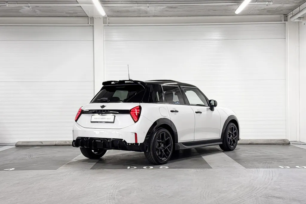 MINI Cooper 5-deurs Cooper C John Cooper Works S