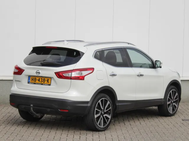 Nissan QASHQAI 1.2 Tekna Automaat | Leder | Panodak | Trekhaak