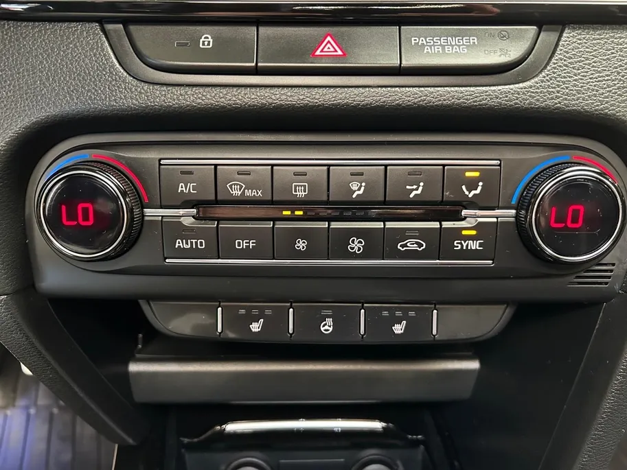 Kia ProCeed 1.0 T-GDI GT-Line | Elektrisch Glazen Schuif / Kanteldak | Apple Carplay / Android Auto | Navigatiesysteem | Stoel + Stuurverwarming | Licht + Regensensor | Parkeersensoren + Camera Achter | Cruise Control | 17” Lichtmetalen Velgen | Climate Control Rijst