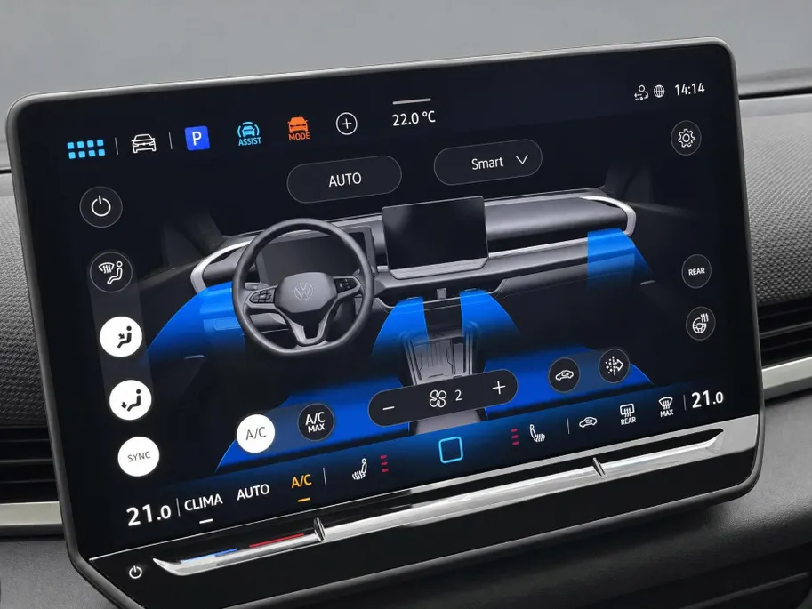 Volkswagen T-Roc 1.5 eTsi 150pk DSG R-Line First Edition · Camera · Wegklapbare Trekhaak · Stoelverwarming · Dodehoek Detectie · Elek. Achterklep · 19'' Inch · Garantie t/m 08-03-2030 of 100.000km