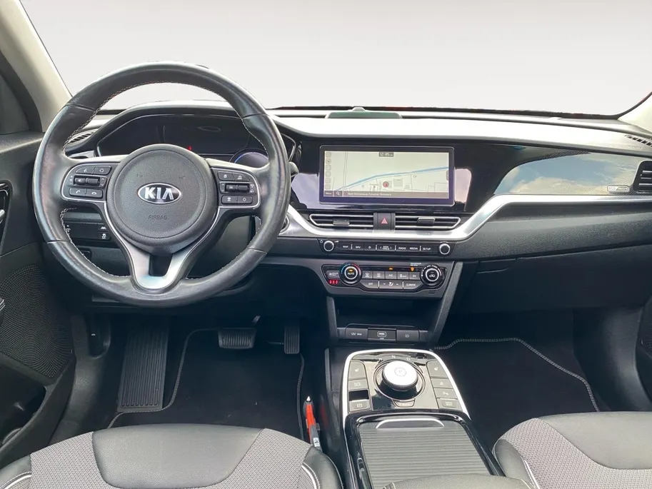 Kia e-Niro DynamicPlusLine 64 kWh | Climate control | Navigatie | Parkeercamera | Stoel + stuurverwarming | Keyless | Schuif-kanteldak | Line assist |
