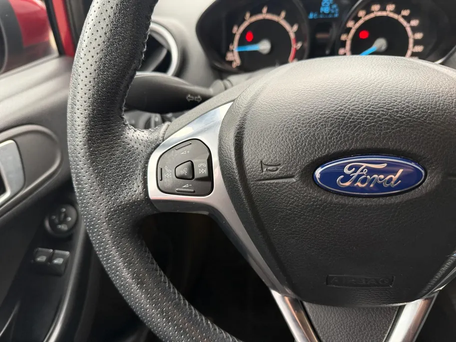Ford Fiesta 1.0 EcoBoost ST Line | 1ste Eigenaar Volledig Dealeronderhouden | Parkeersensoren achter | Cruise Control | Navigatiesysteem |