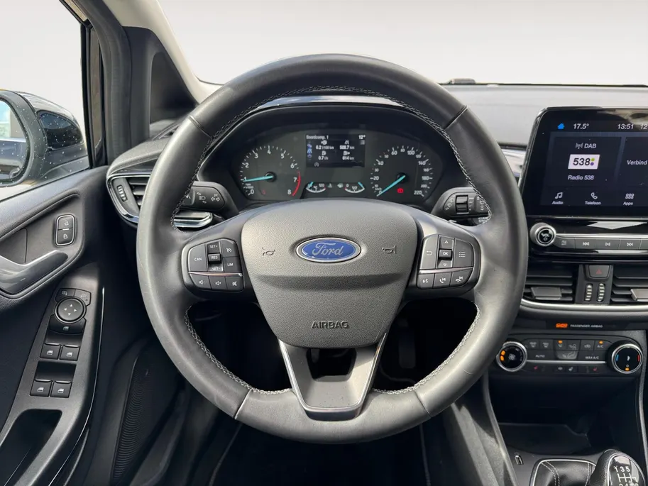 Ford Fiesta 1.0 EcoBoost Hybrid Titanium | NL auto | Dealer onderhouden | Winter pack | Apple carplay & Android auto | Navigatie via carplay | Parkeersensor achter | Cruise control | Bovag garantie |