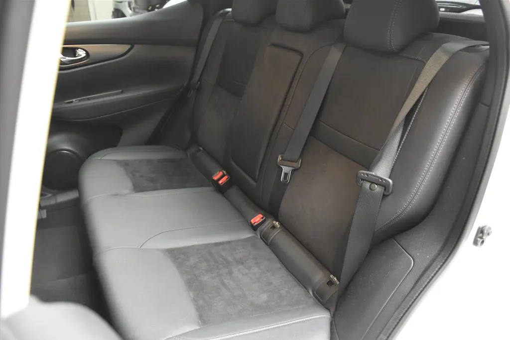 Nissan QASHQAI 1.3 DIG-T 160pk DCT Automaat Evapo New Tekna | 19 Inch velgen | Navi |Camera Cruise | Pano | Trekhaak | Keyless entry