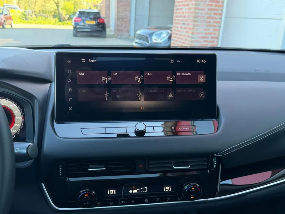 Nissan QASHQAI 1.3 MHEV Xtronic N-Connecta 158PK AUTOMAAT | Apple Carplay & Android Auto| Climate Controle | 4 seizoen banden | Metallic lak | Lichtmetalen velgen | Navigatie | Panoramadak | Dakrails | Dealer onderhouden | 1ste eigenaar