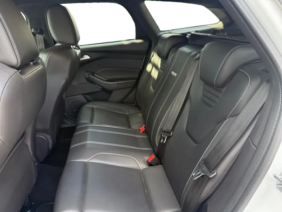Ford Focus Wagon 2.0 EcoBoost ST-3 | Recaro-Stoelen | Parkeer Camera | Leder | Cruise Control | Climate Control | Parkeer Sensoren |