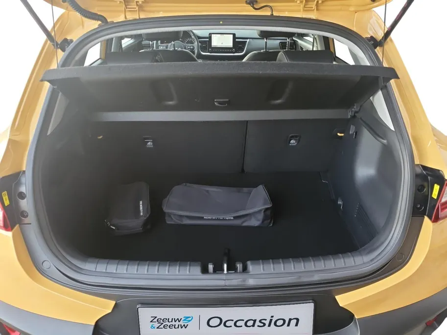 Kia Stonic 1.0T MHEV GT-PlusLine | Schuifdak | Stoel en stuurverwarming | Navigatie | Camera | Climate control | Cruise control | Getinte ramen achter | Parkeersensoren voor en achter |