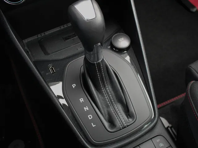 Ford Fiesta 1.0 EcoBoost Hybrid ST-Line Automaat | Navi | Cruise | Clima | Park sens | All Season