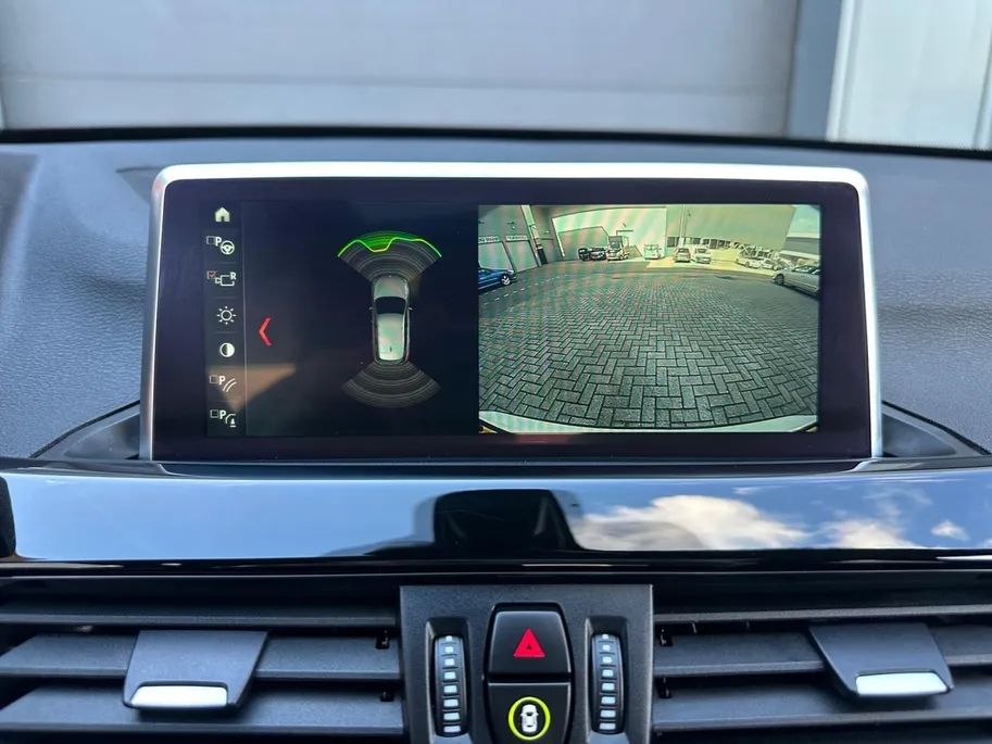 BMW X1 sDrive18i High Executive | Automaat | Head-Up Display | Automatische Achterklep | Panorama Dak | Stoelverwarming | Volledig Lederen Bekleding | Dealer Onderhouden | Camera | 12 Maanden BOVAG Garantie