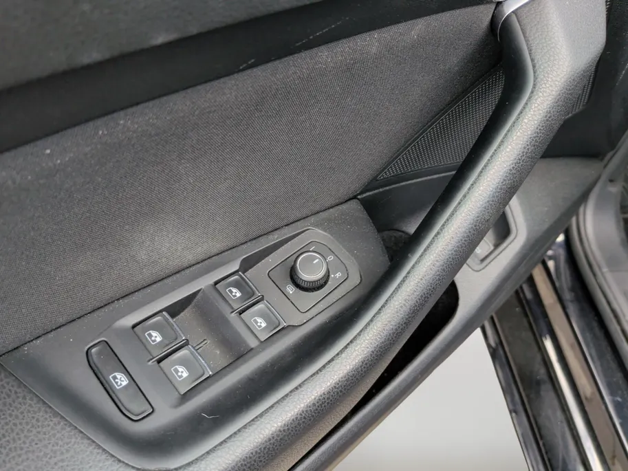 Volkswagen Passat Variant 1.4 TSI PHEV GTE Business | Top staat! | Trekhaak | Clima | NU Rijklaarprijs! Incl.12 Maanden, APK, Onderhoudsbeurt etc! Premiumpakket gratis!