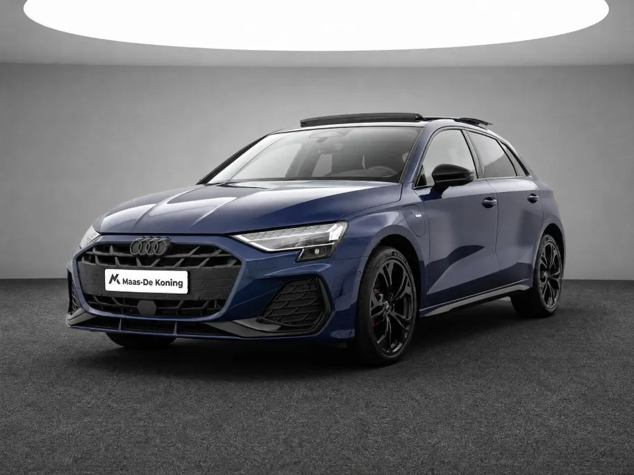 Audi A3 Sportback 45 TFSIe 272pk S-Tronic S edition Competition · Panoramadak · Camera · Lederen Bekleding · Elek. Achterklep · Elek. Bestuurdersstoel + Geheugen · Garantie t/m 26-10-2030 of 100.000km