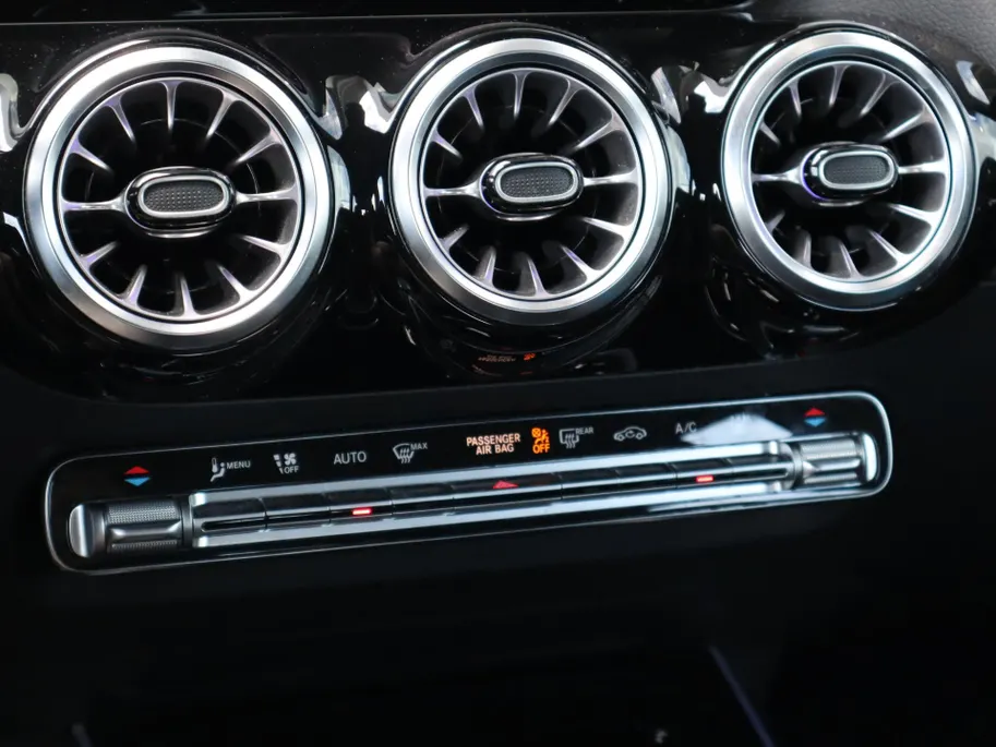 Mercedes-Benz EQA 250 Business Solution Luxury 67 kWh l Stoelverwarming l Achteruitrij camera l Ambiente lichtpakket l Memory