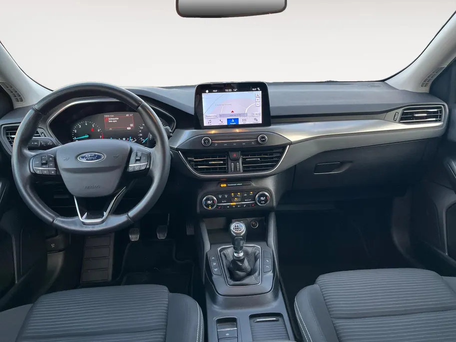 Ford Focus 1.0 EcoBoost Titanium Business | Navigatie | Apple carplay & Android auto | Winter pack | BLIS | Parkeersensoren voor en achter | Achteruitrijcamera | Trekhaak | Cruise control | Airco | Bovag garantie |