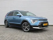 Kia Niro 1.6 GDi Hybrid DynamicPlusLine | Trekhaak | Stuur-/stoelverwarming | Schuifdak | Camera | Cruise adapt. | Clima | HUD | LED | 16" LM |
