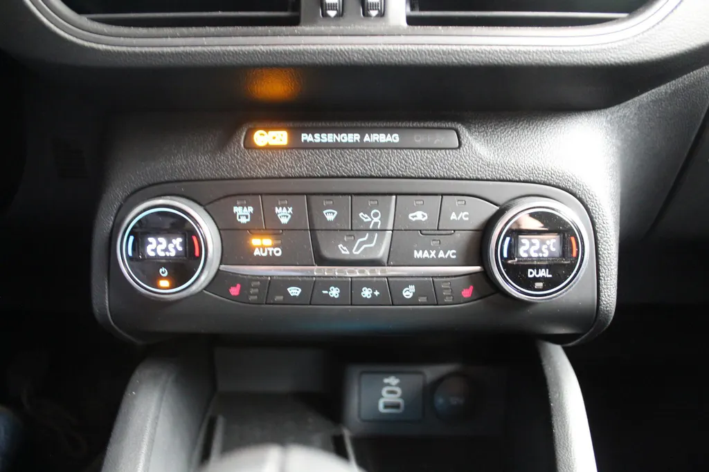 Ford Focus 1.0 EcoBoost 125PK Hybrid Titanium | Winter-pack | Driver Assistance Pack | Parking Pack | Apple Carplay / Android Auto | DAB radio | Full LED | Keyless Entry & Start | Parkeersensor voor & achter |