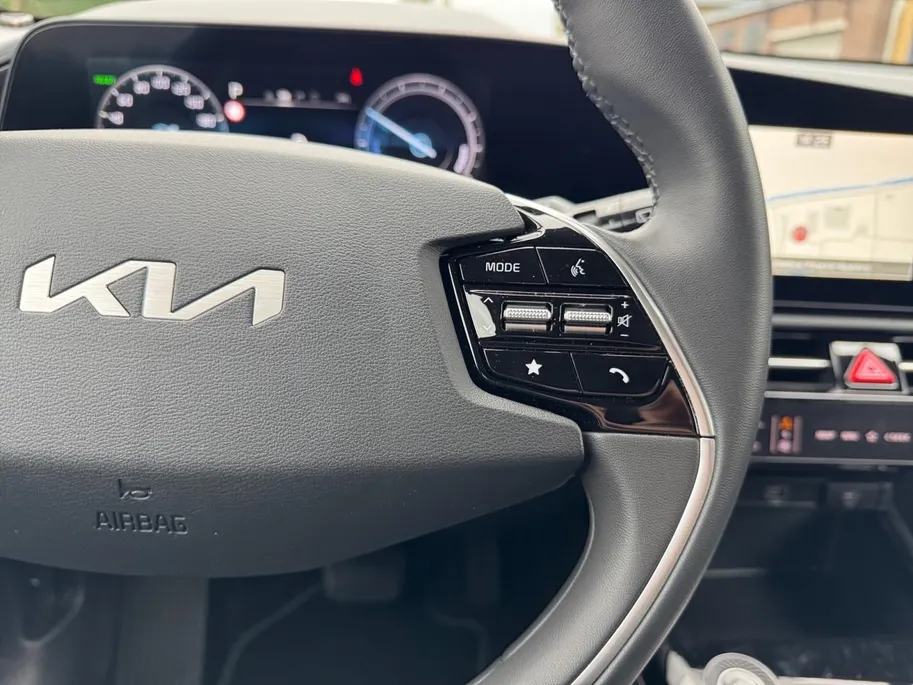 Kia Niro EV Limited Edition 64.8 kWh | Navigatie | Cruise control | Stoel + Stuur verwarming | Parkeer sensoren | Parkeer camera