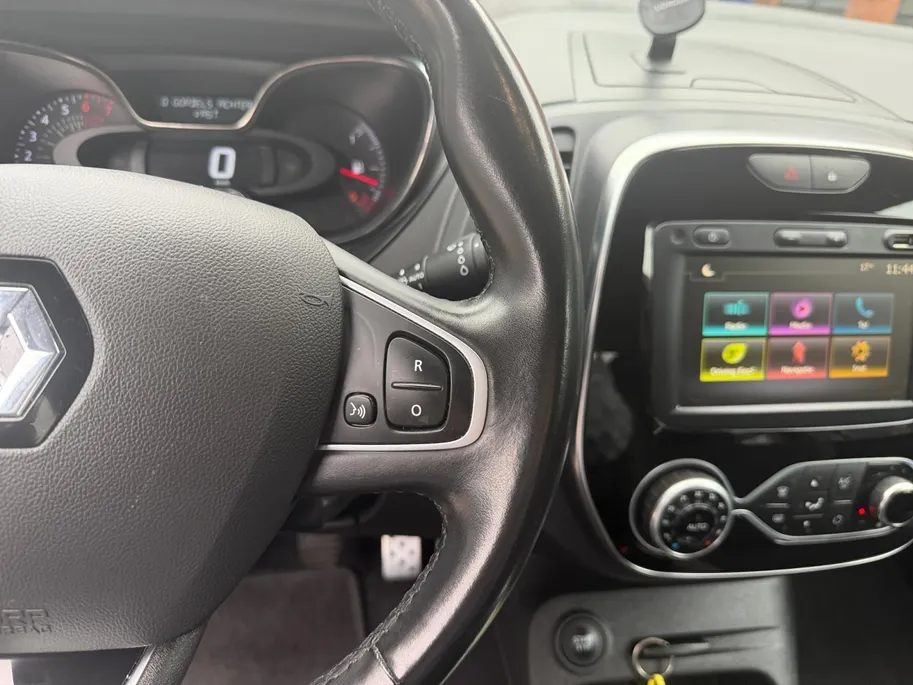 Renault Captur 1.3 TCe Intens | Camera | Parkeersensoren | Navigatie | Bluetooth | Cruise & Climate Control | All Season Banden | 12 Maanden BOVAG Garantie