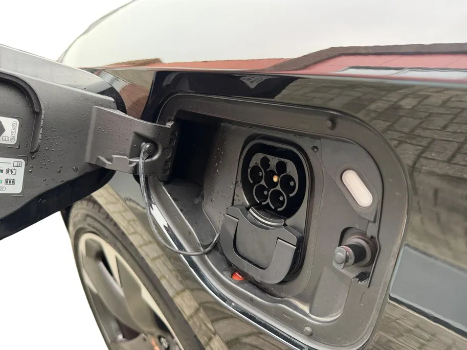 CUPRA Leon 1.5 PHEV Business 204PK AUTOMAAT | Elektrische actieradius tot 125km WLTP | Navigatie | Apple Carplay & Android Auto | Adaptive Cruise Control | Climate Control | Parkeersensoren voor & achter | 18'' Lichtmetalen velgen | Strakke auto