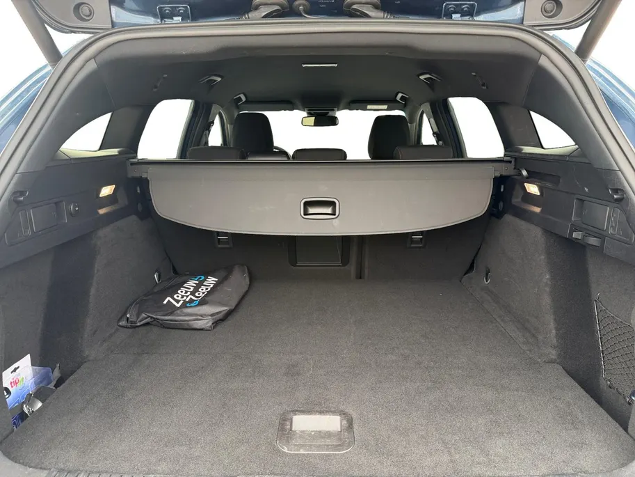 Ford Focus Wagon 1.0 EcoBoost Hybrid ST Line X | NL auto | Dealer onderhouden | 155 pk |  Automaat | BLIS| Adapt. cruise control | Winter pack | Parkeersensoren voor en achter | Achteruitrijcamera | Elektr. achterklep | B&O audio | 18' lichtmetalen velgen | Bovag ga