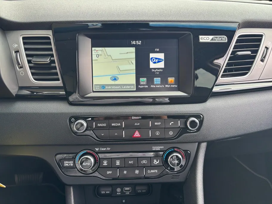 Kia Niro 1.6 GDi Hybrid First Edition | Trekhaak | Achteruitrijcamera | Stoel en stuurverwarming |