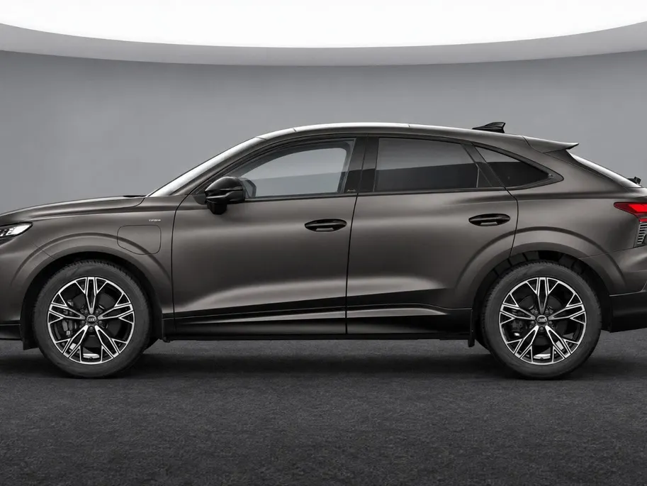 Audi Q3 Sportback e-hybrid S edition 272 PK · Tech plus · Glazen panoramadak · Comfortpakket plus · MMI experience pro