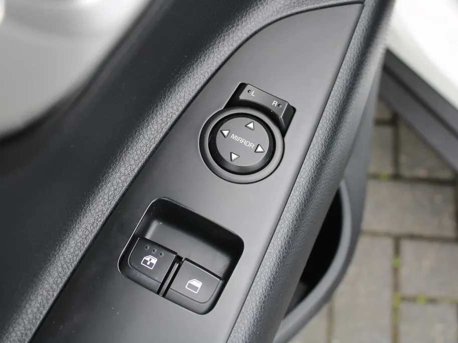 Kia Stonic 1.0 T-GDi MHEV DynamicLine | Camera | LED | Apple Carplay/Android Auto | Airco | Cruise | 15" LM |