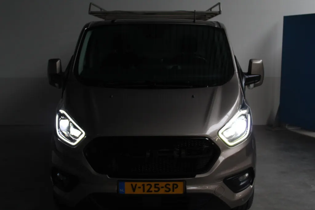 Ford Transit Custom 300 2.0 TDCI L1H1 Limited 130 PK | Drivers Assistance Pack | stoel & stuur verwarming | imperiaal | Safety pack | trekhaak | Apple Carplay/Android Auto |