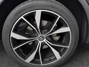 Volkswagen Tiguan 1.4 TSI eHybrid R-Line Business+ · Panoramadak · Trekhaak · 360°Camera · Stoelverwarming · Apple/Android Car Play · 20'' velgen ·