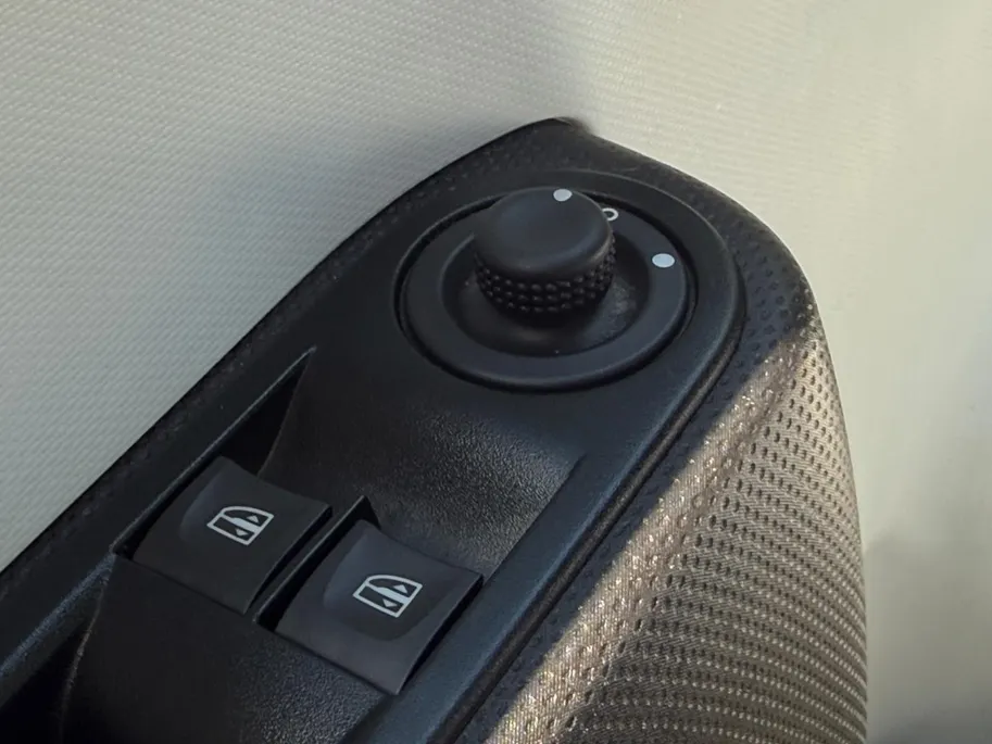 Renault Twingo Z.E. R80 E-Tech Equilibre 22 kWh Apple Carplay/Android Auto , parkeersensor achter  , airco (automatisch) , usb , tel , multimedia scherm klein .