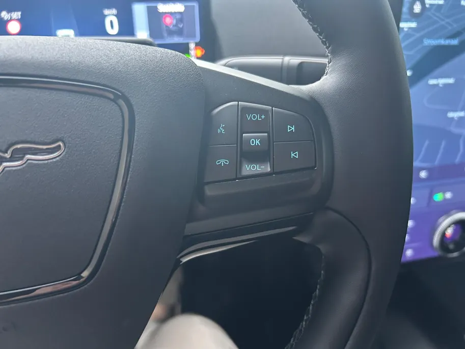 Ford Mustang Mach-E Standard RWD 73 kWh | Direct Leverbaar | €5.000,- Ready Set Ford Bonus | 470km WLTP Rijbereik | Warmtepomp | Adaptieve Cruise Control | Verwarmbare Voorstoelen | Verwarmbare Voorruit | Parkeersensoren voor en achter |  Verwarmbare Stuur